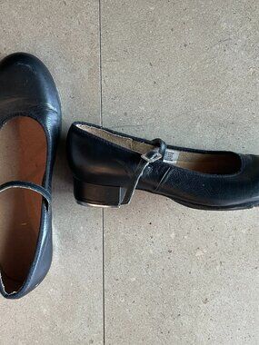 Bloch Black leather Mary Jane tap shoes with ankle strap-Size 8